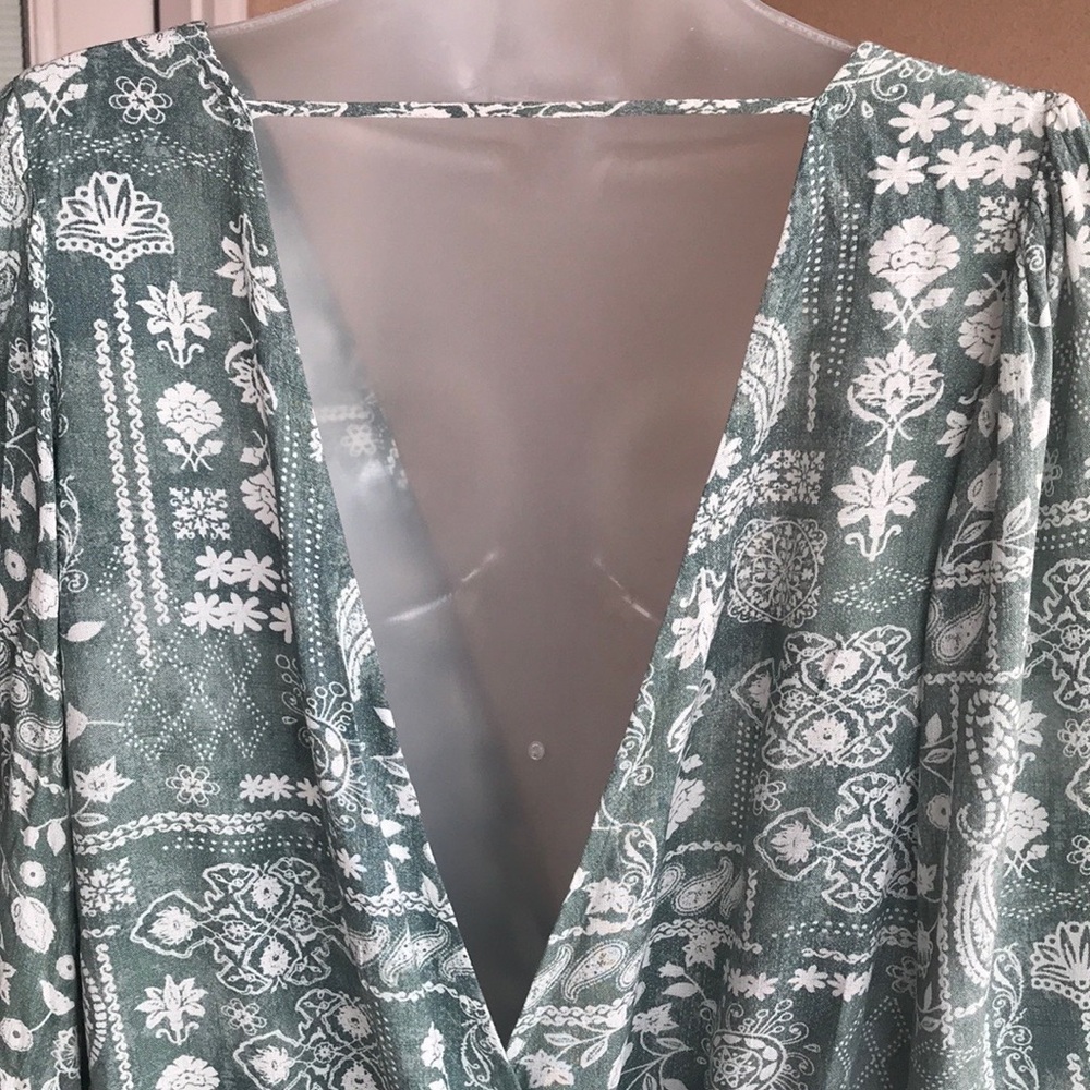Daytrip Green Wrap Blouse with nell sleeves and open back - Picture 4 of 9